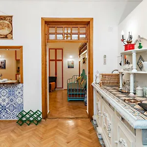 Apartment ★ Blue Door Rhapsody ★ - Special In Old Town!, Tbilisi